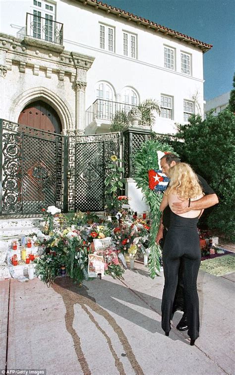 man who killed versace in real life|where is andrew cunanan buried.